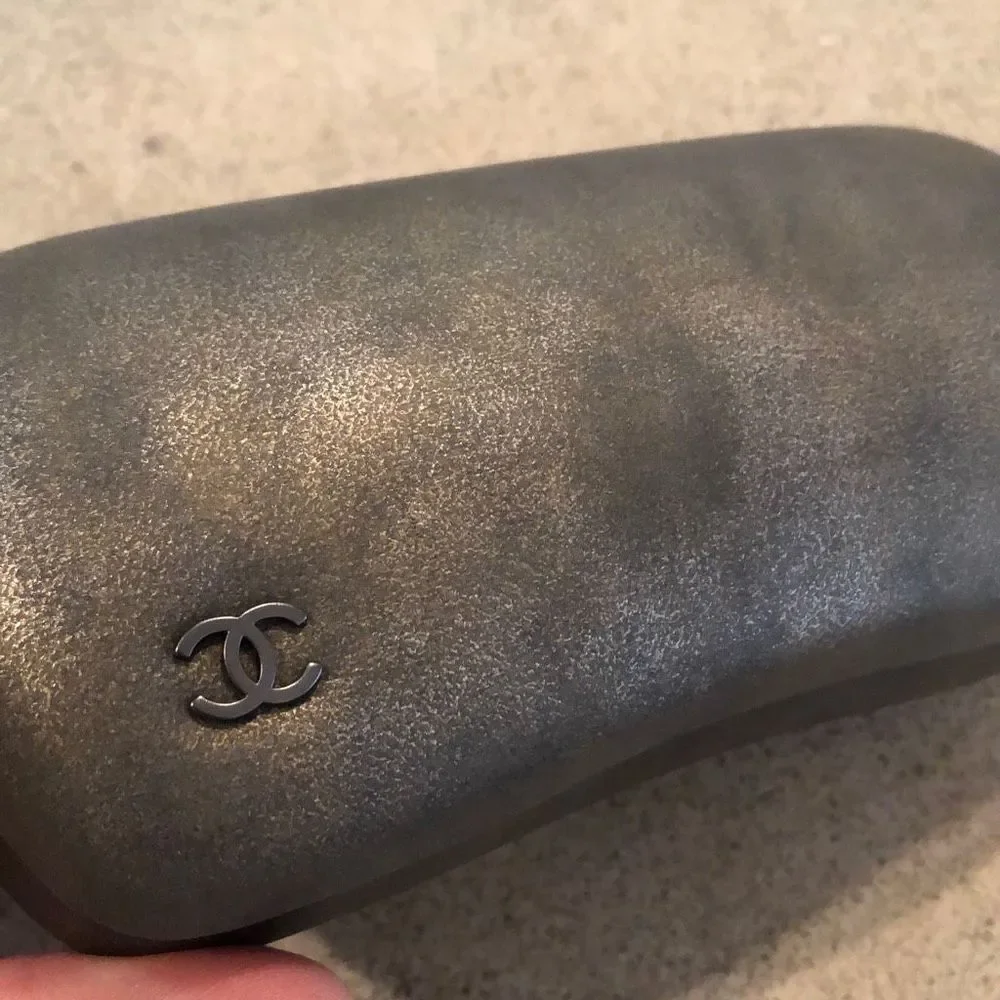 CHANEL Marbled, Pewter, silver, hard, large clam shell sunglasses case ￼